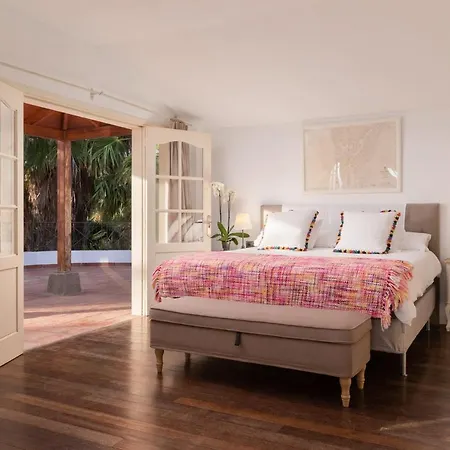 Spacious, Well Appointed, In A Wonderful Raised Location And Stunning Sea Views Villa